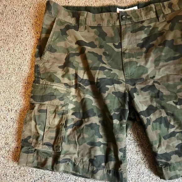 Amazon essentials Camouflage Summer shorts Mens Size 42 Pockets - Picture 5 of 8